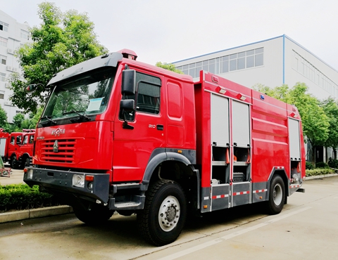 重汽四驅(qū)6噸水罐消防車