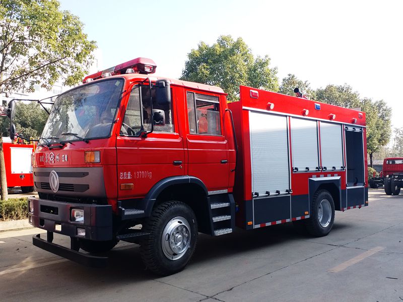 國五東風(fēng)5.5噸水罐消防車