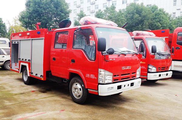 國(guó)四五十鈴2.5噸水罐消防車(chē)