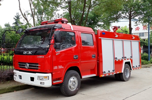 國(guó)四東風(fēng)多利卡3.5噸水罐消防車(chē)