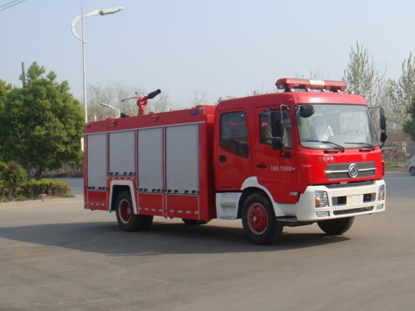 江特牌JDF5161GXFPM70B型泡沫消防車