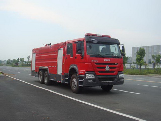 重汽豪沃16噸泡沫消防車(chē)（國(guó)五）