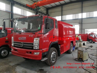 凱馬四驅(qū)4噸消防灑水車.jpg