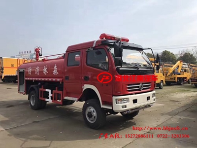 東風多利卡雙排座4噸消防灑水車.jpg