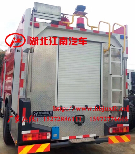 重汽豪沃16噸泡沫消防車 國五 (2).jpg