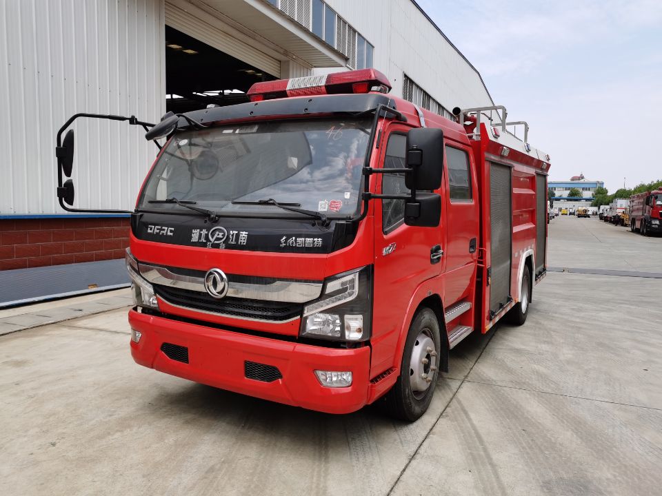 國(guó)六 東風(fēng)多利卡4噸 泡沫消防車(chē) 六.jpg